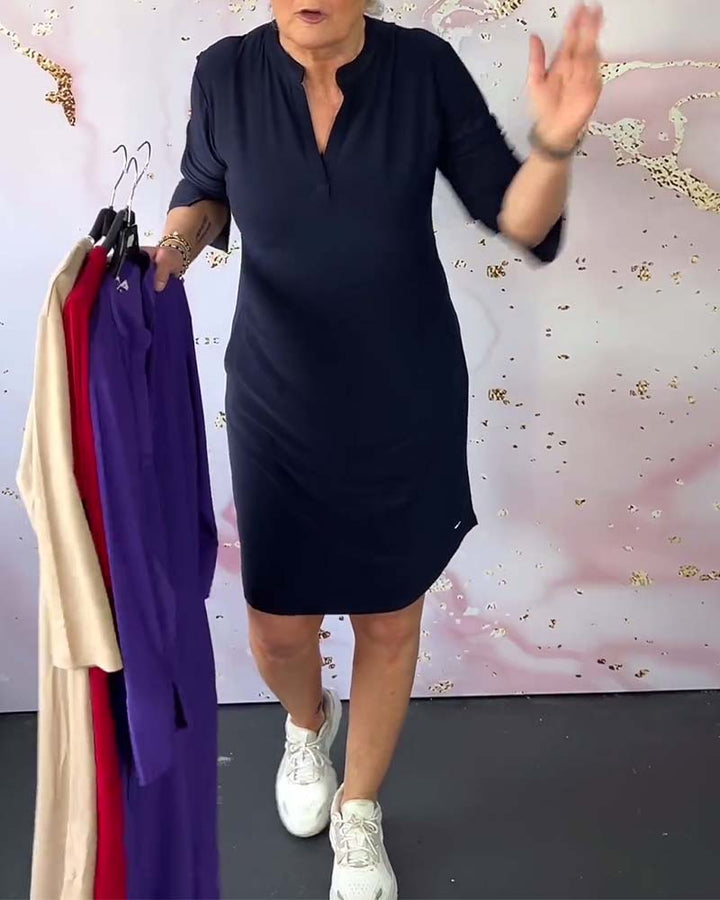 ELLE | ROBE UNIE AVEC COL EN V